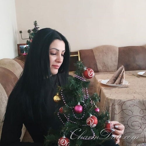 Nina Profile image 2