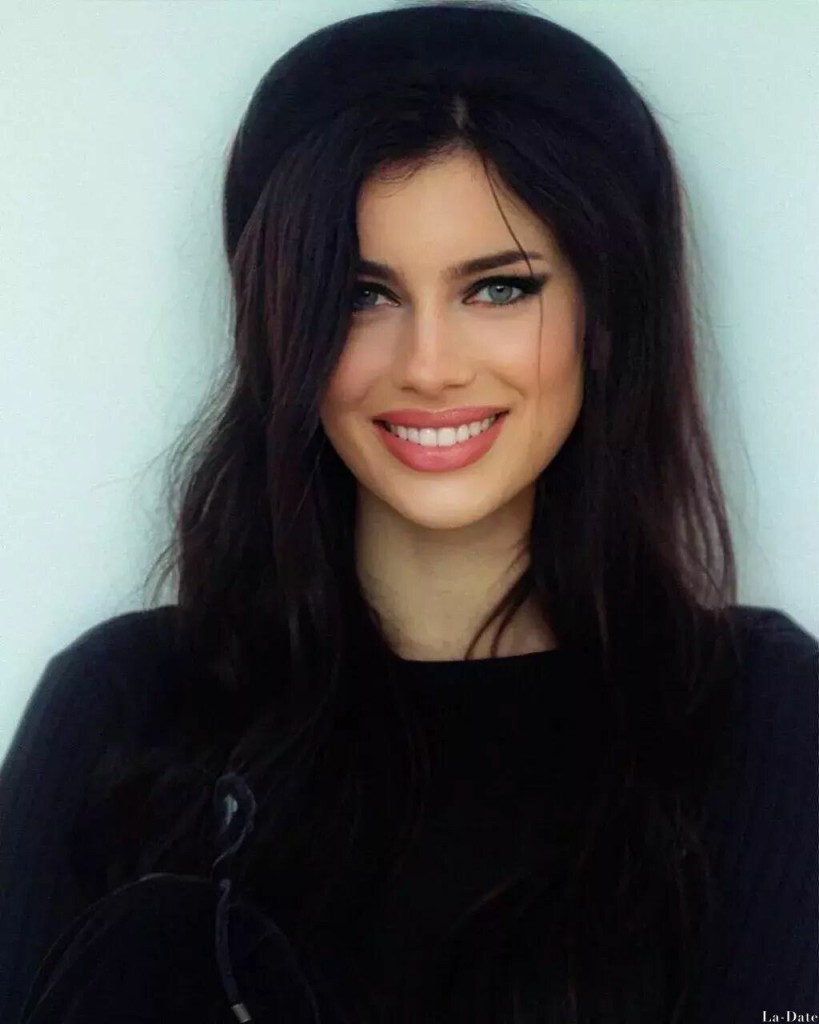 Melina Profile image 5