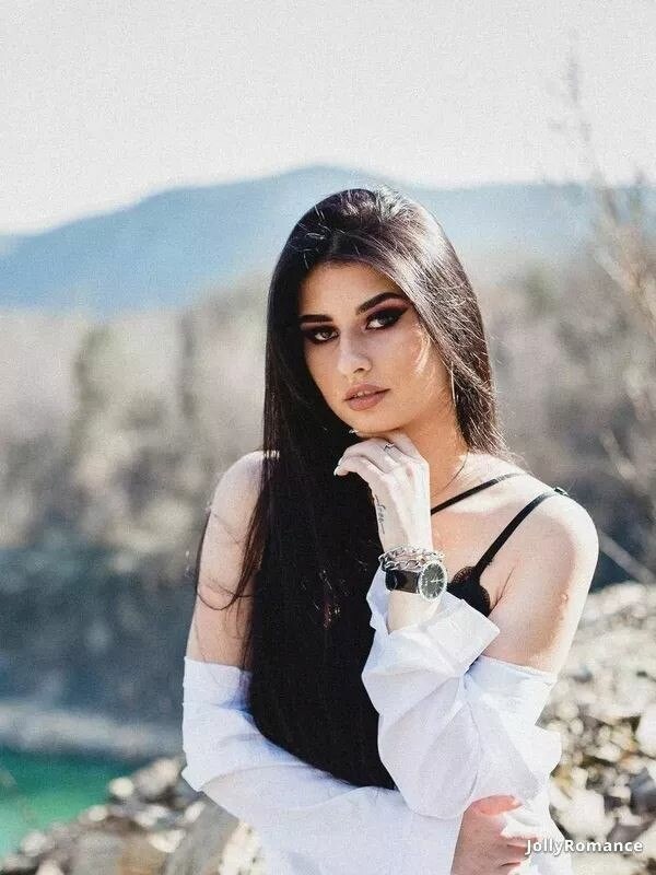 Julia Profile image 3